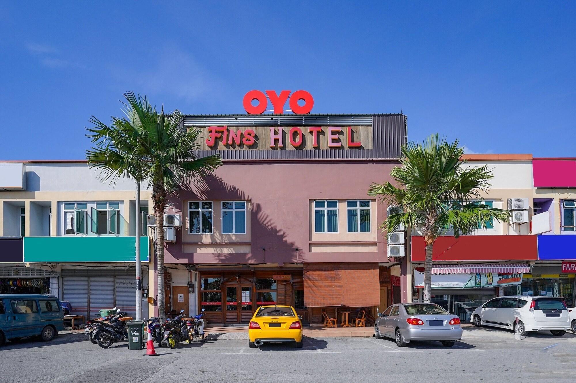 Oyo 89976 Fins Hotel
